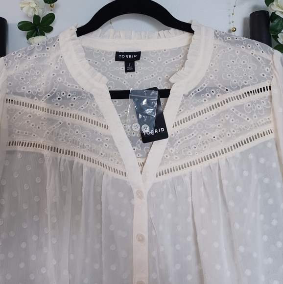 NWT Torrid Chiffon Blouse - Picture 3 of 12